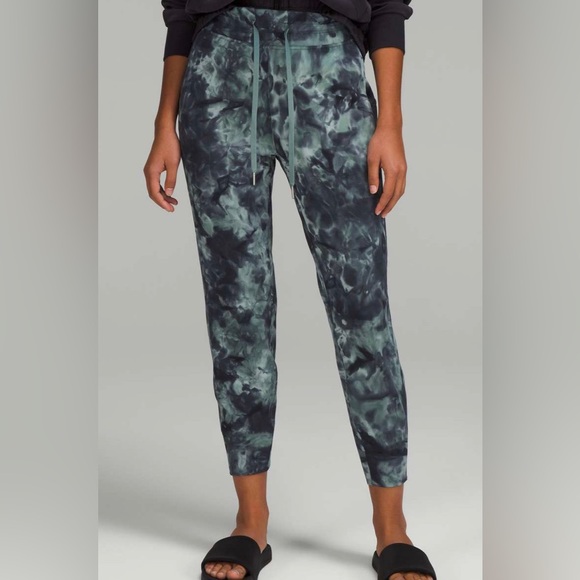 lululemon athletica Pants - LULULEMON 2022 ready to rulu high rise jogger 7/8 length blue tie dye size 4